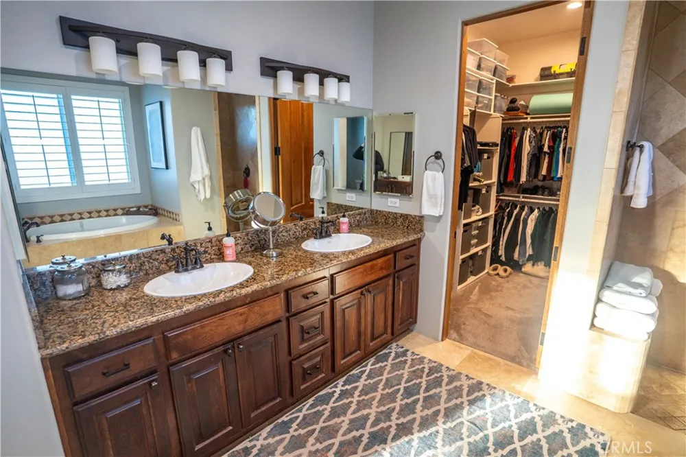 10230 Bellflower Street Oak Hills, CA 92344