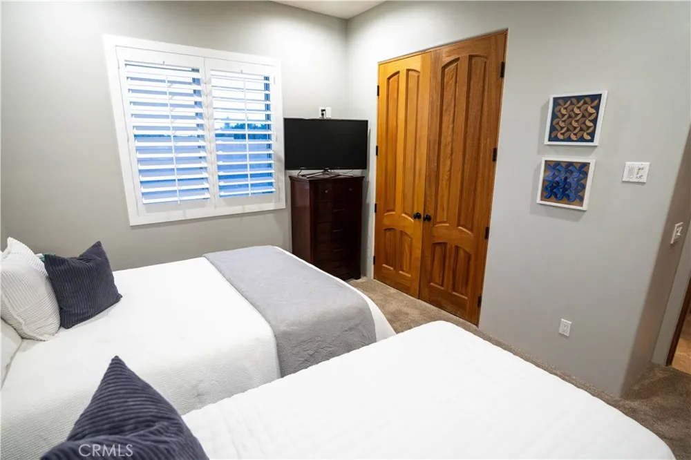10230 Bellflower Street Oak Hills, CA 92344