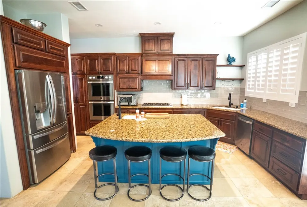 10230 Bellflower Street Oak Hills, CA 92344