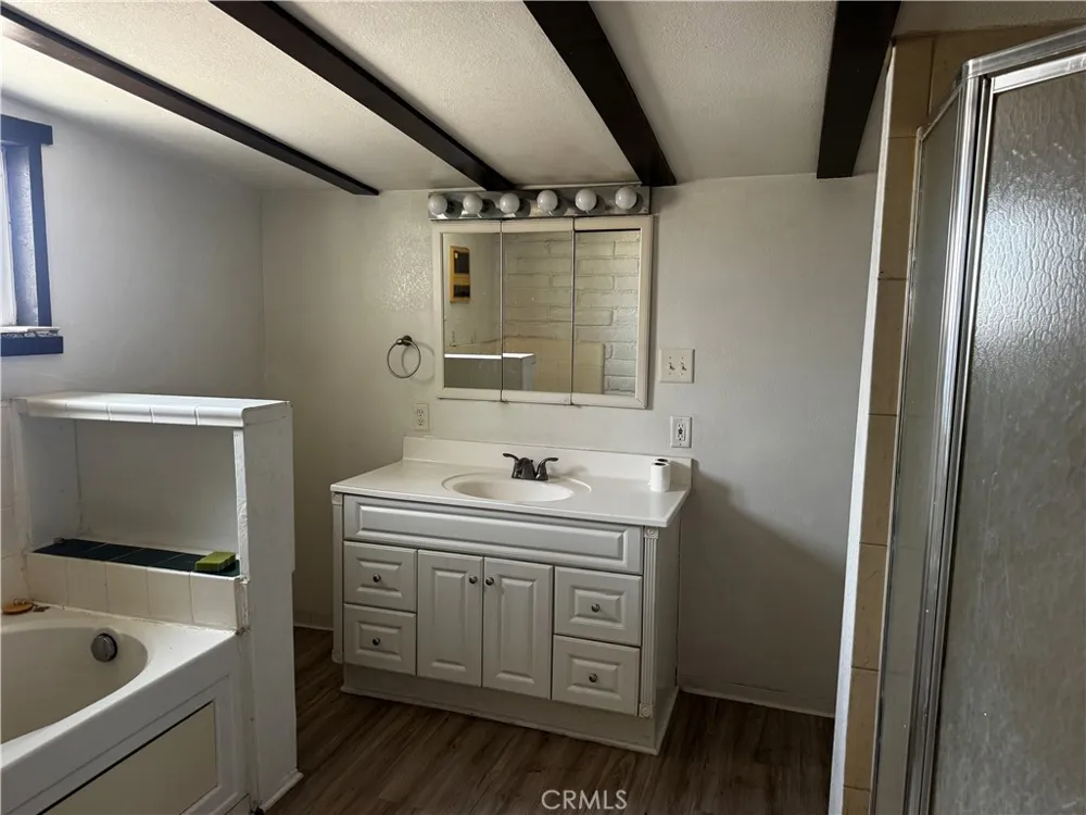 21895 Biloxi Road Apple Valley, CA 92307