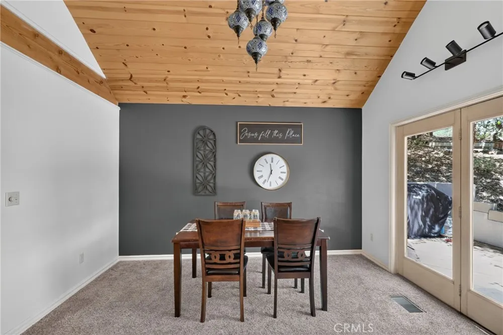 77 Park Drive Running Springs, CA 92382