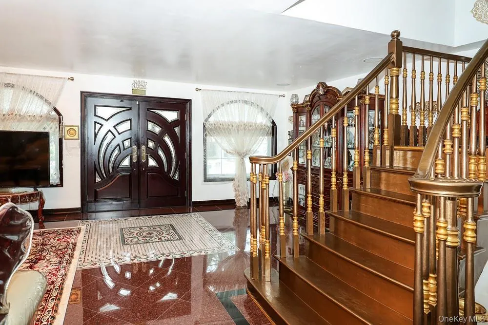265-04 79th Avenue Glen Oaks, NY 11004