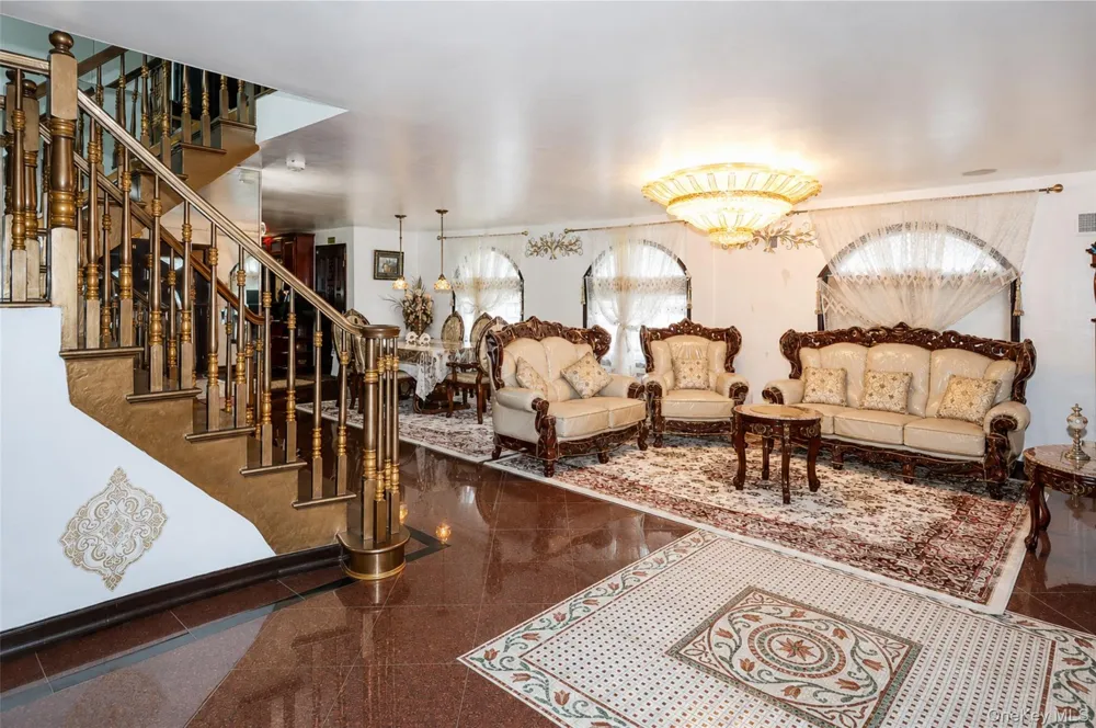 265-04 79th Avenue Glen Oaks, NY 11004