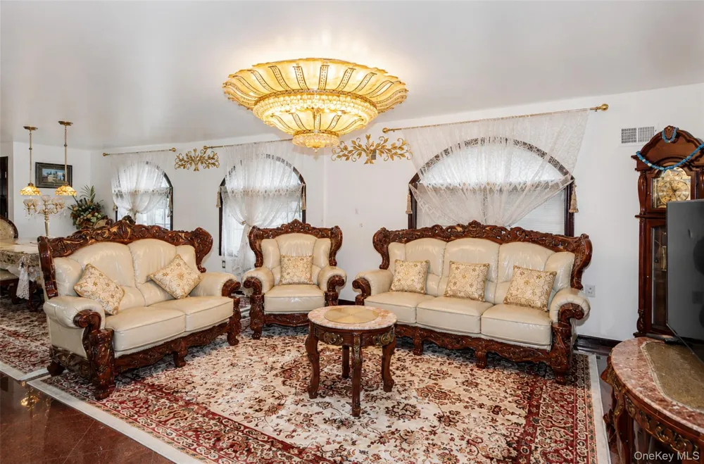 265-04 79th Avenue Glen Oaks, NY 11004
