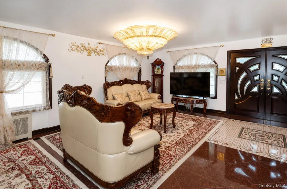 265-04 79th Avenue Glen Oaks, NY 11004