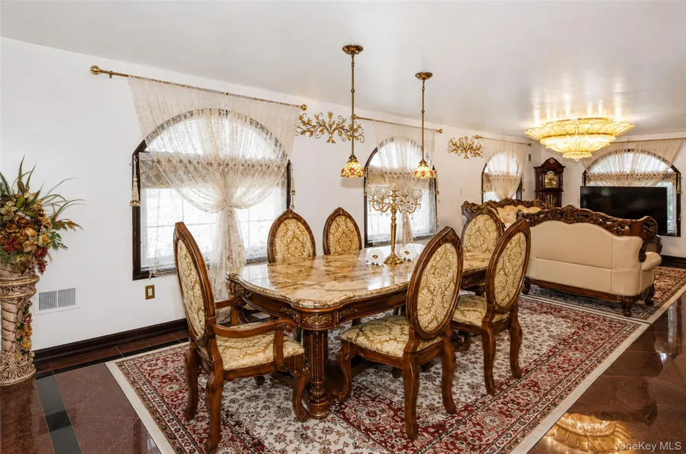 265-04 79th Avenue Glen Oaks, NY 11004