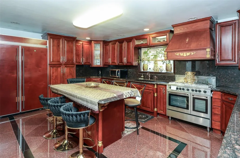 265-04 79th Avenue Glen Oaks, NY 11004