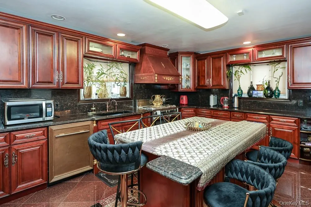 265-04 79th Avenue Glen Oaks, NY 11004