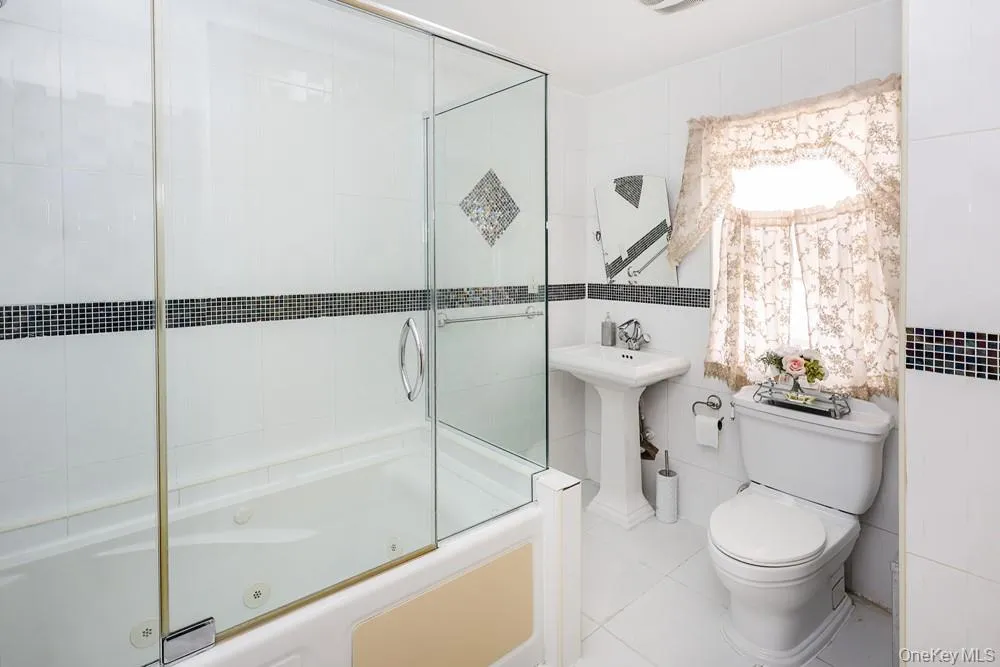 265-04 79th Avenue Glen Oaks, NY 11004