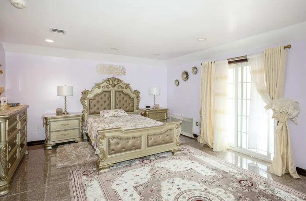 265-04 79th Avenue Glen Oaks, NY 11004