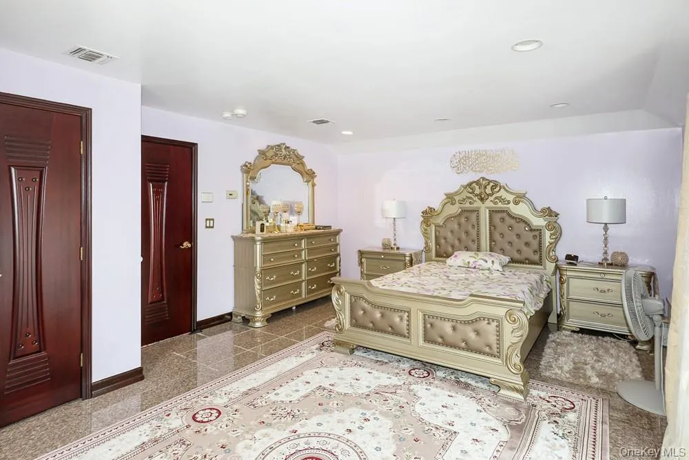 265-04 79th Avenue Glen Oaks, NY 11004