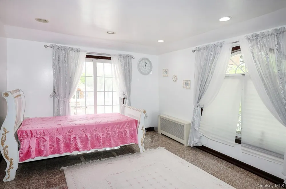 265-04 79th Avenue Glen Oaks, NY 11004