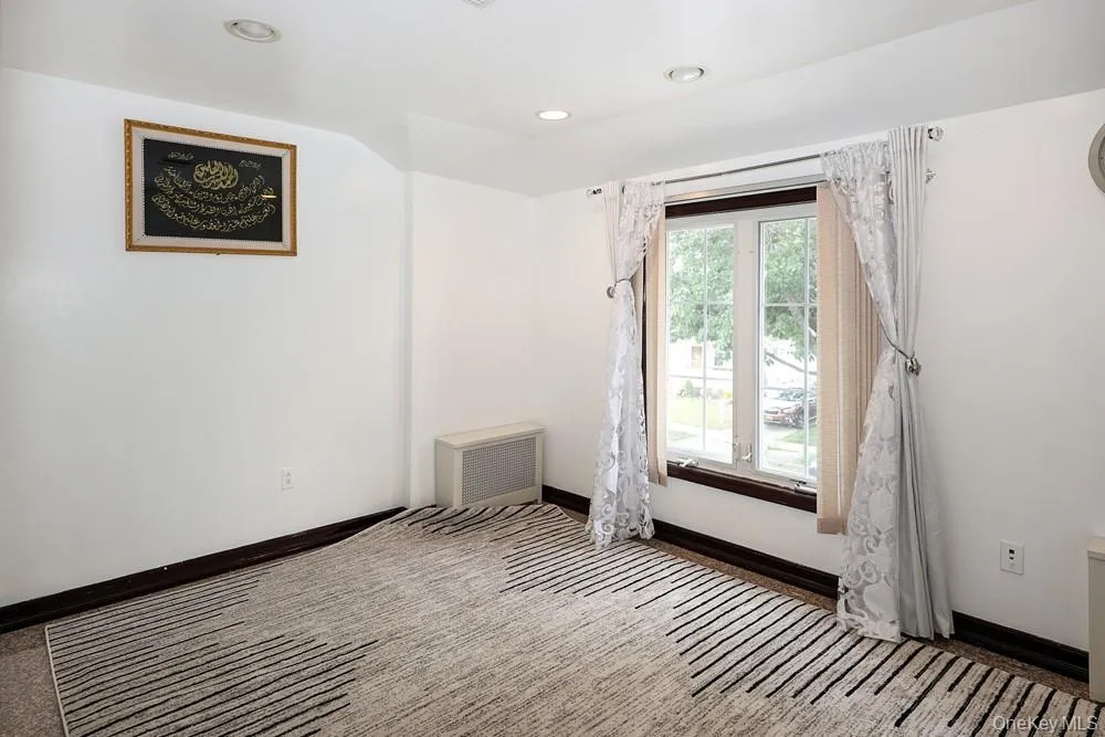 265-04 79th Avenue Glen Oaks, NY 11004