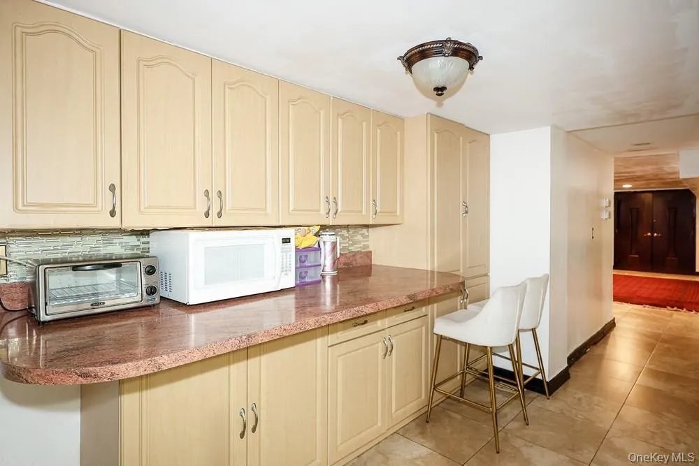 265-04 79th Avenue Glen Oaks, NY 11004