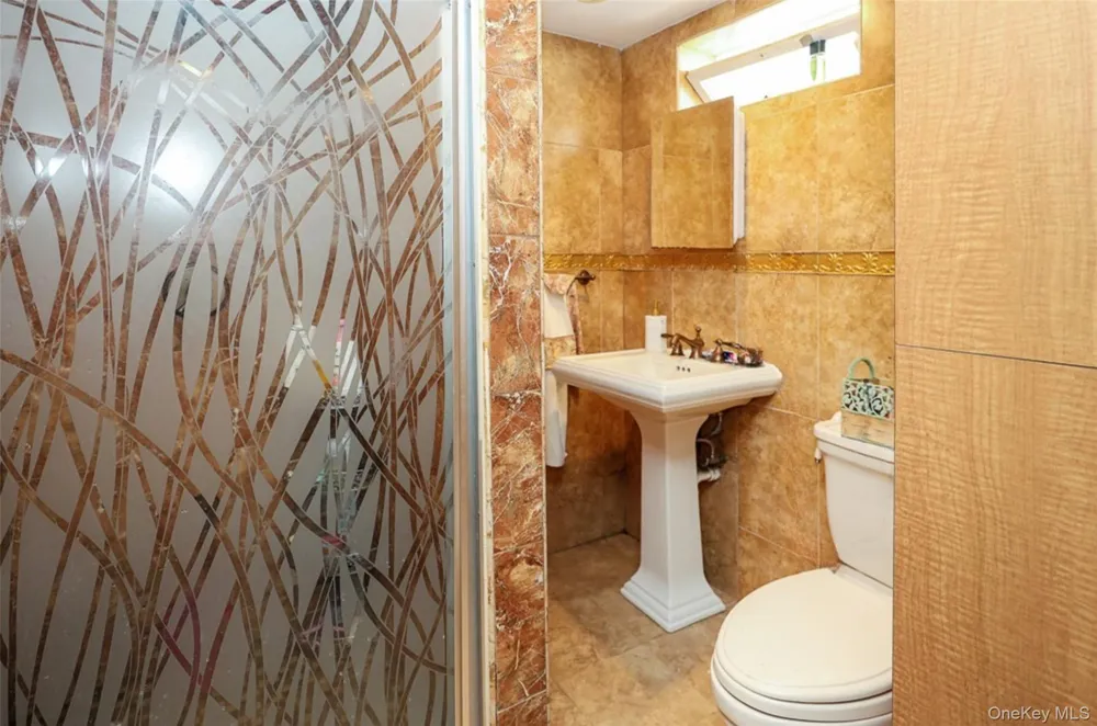 265-04 79th Avenue Glen Oaks, NY 11004