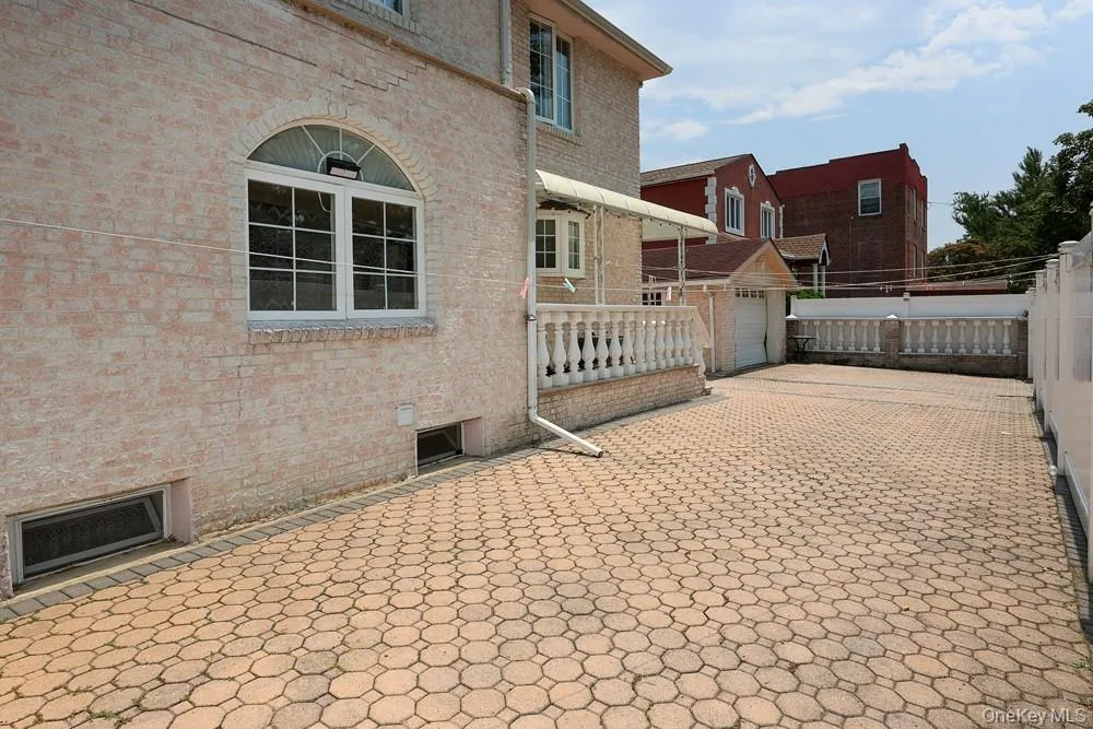 265-04 79th Avenue Glen Oaks, NY 11004