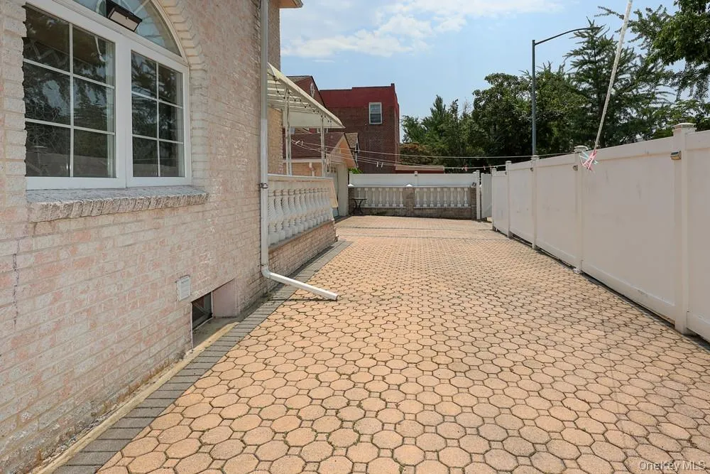 265-04 79th Avenue Glen Oaks, NY 11004