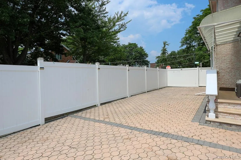265-04 79th Avenue Glen Oaks, NY 11004