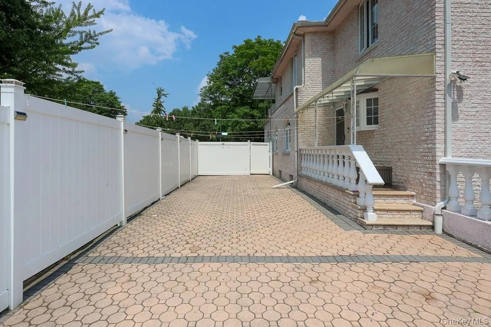 265-04 79th Avenue Glen Oaks, NY 11004