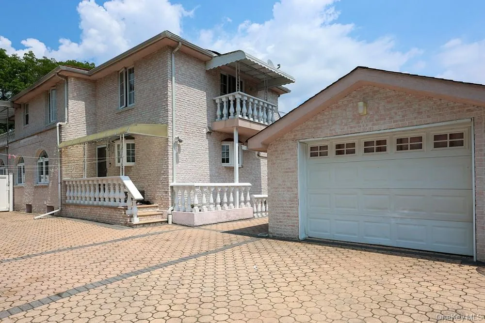 265-04 79th Avenue Glen Oaks, NY 11004