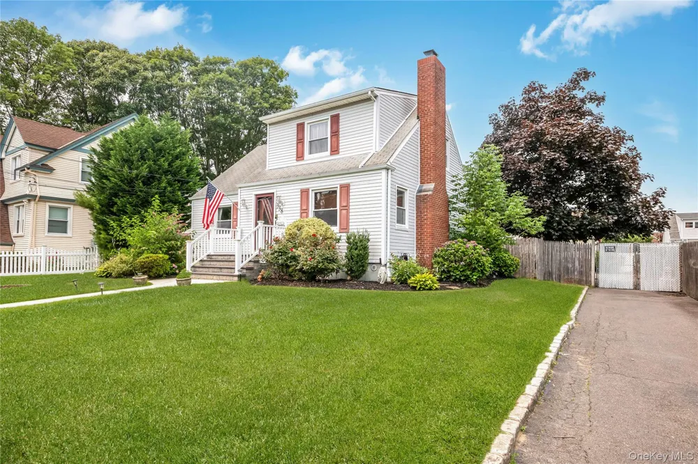 338 Southside Avenue Freeport, NY 11520