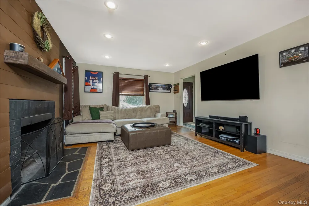 338 Southside Avenue Freeport, NY 11520