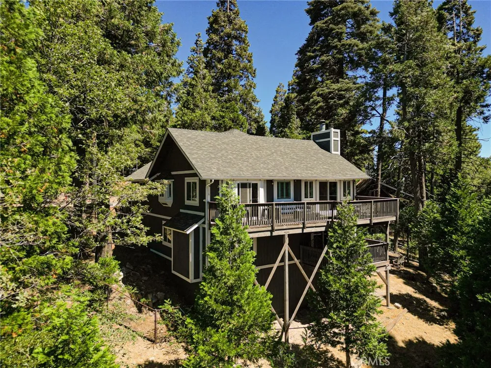 345 Summit Road Lake Arrowhead, CA 92352