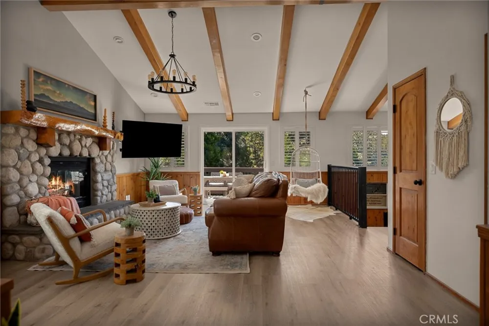 345 Summit Road Lake Arrowhead, CA 92352