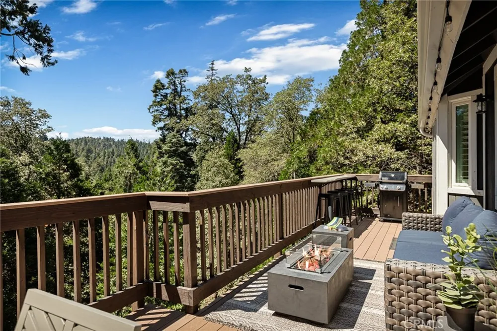 345 Summit Road Lake Arrowhead, CA 92352