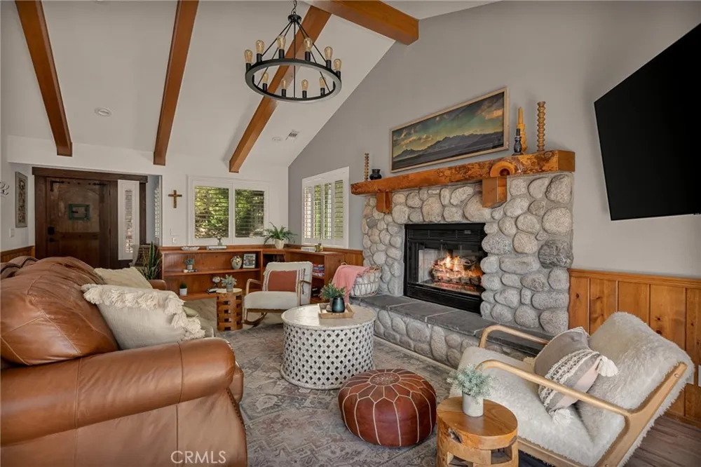 345 Summit Road Lake Arrowhead, CA 92352