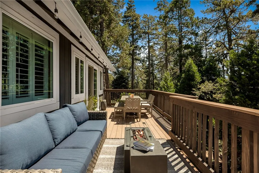345 Summit Road Lake Arrowhead, CA 92352