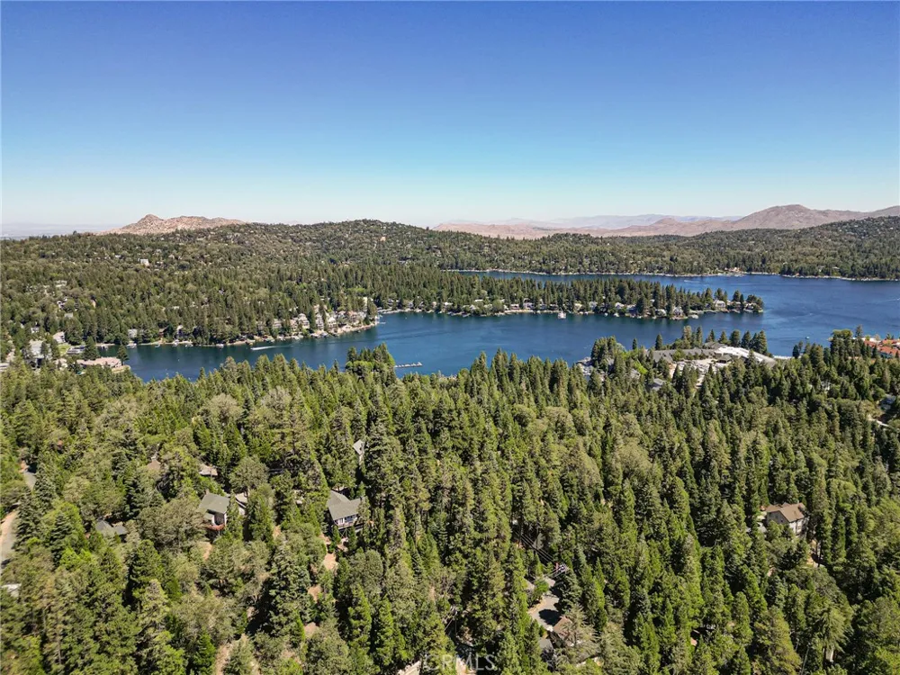 345 Summit Road Lake Arrowhead, CA 92352