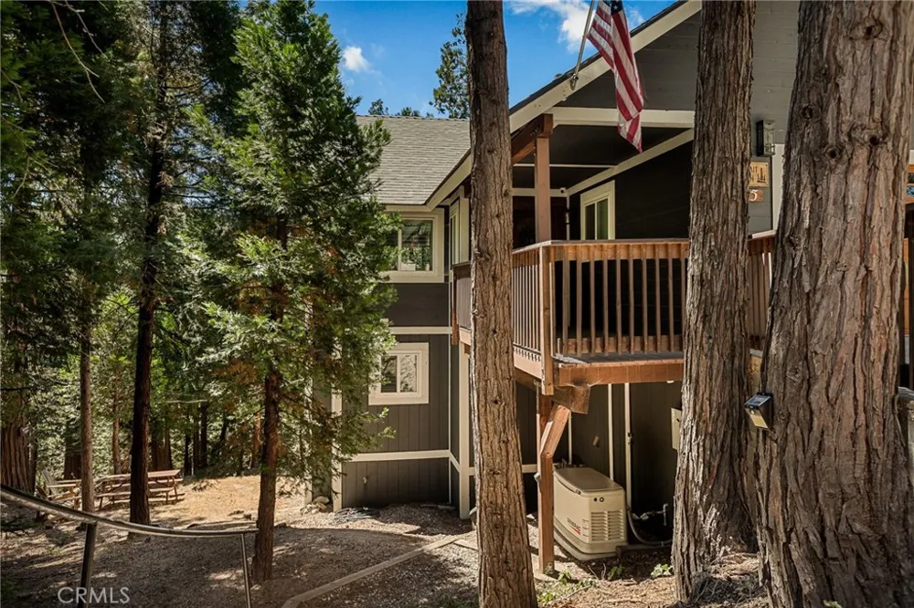 345 Summit Road Lake Arrowhead, CA 92352