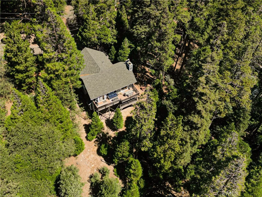 345 Summit Road Lake Arrowhead, CA 92352