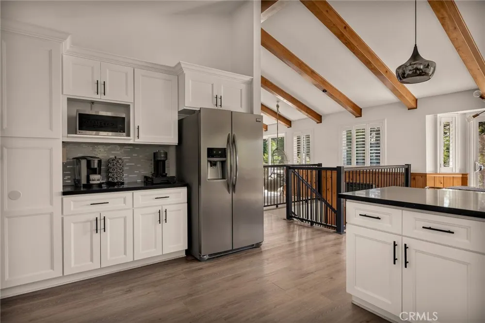 345 Summit Road Lake Arrowhead, CA 92352