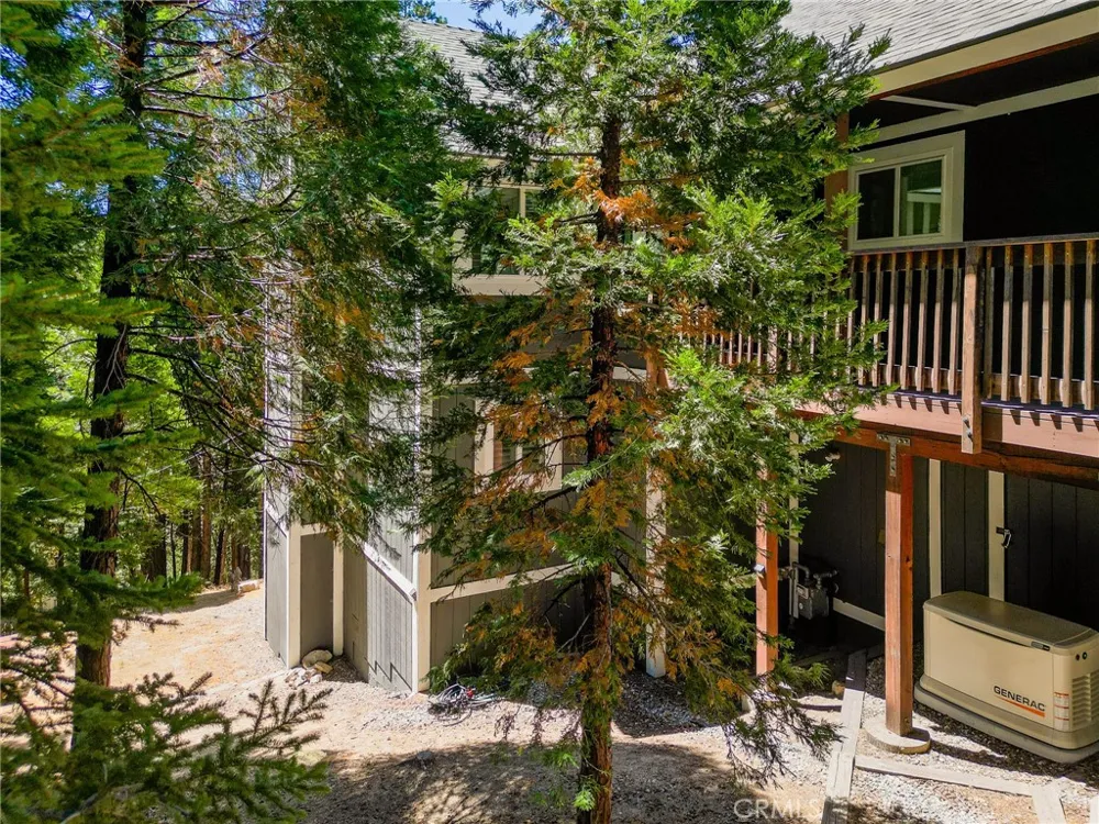 345 Summit Road Lake Arrowhead, CA 92352