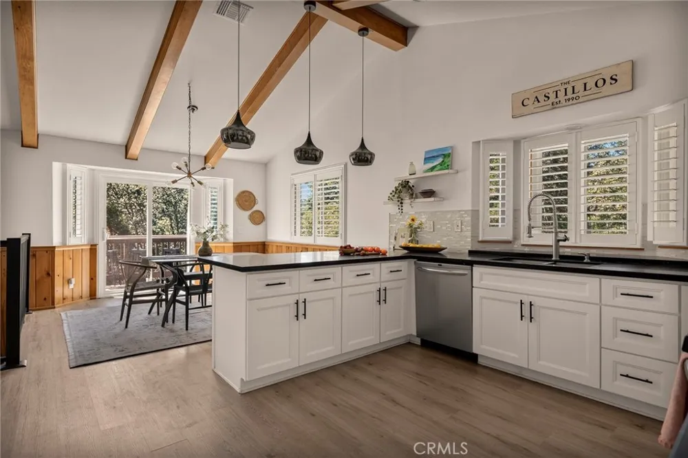 345 Summit Road Lake Arrowhead, CA 92352
