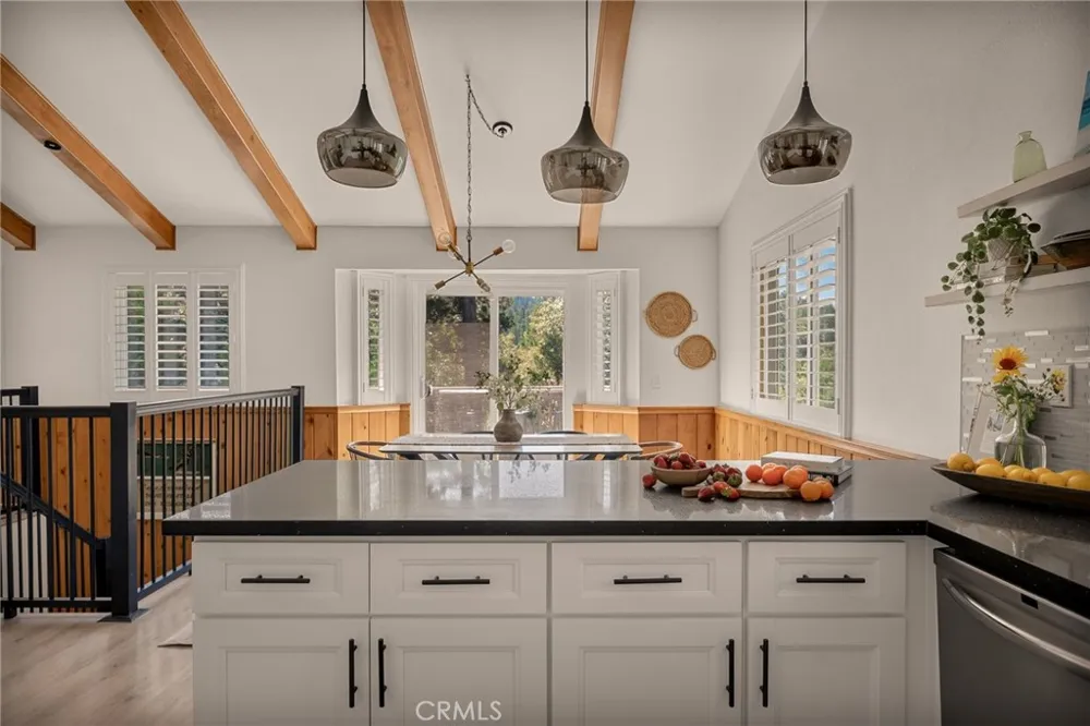 345 Summit Road Lake Arrowhead, CA 92352