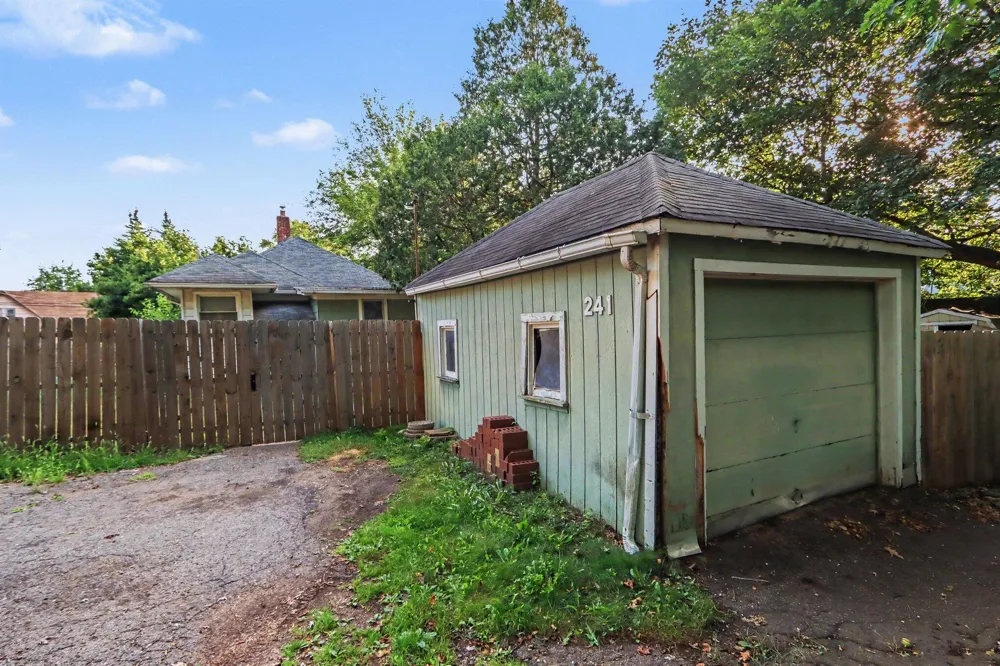 241 Avenue A Springfield, MI 49037