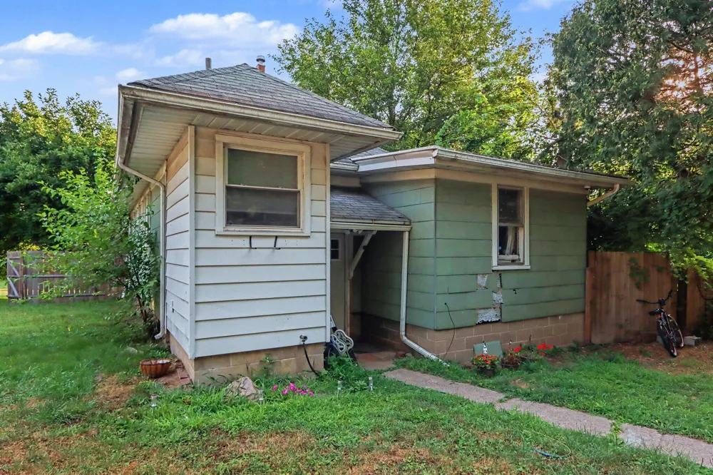 241 Avenue A Springfield, MI 49037