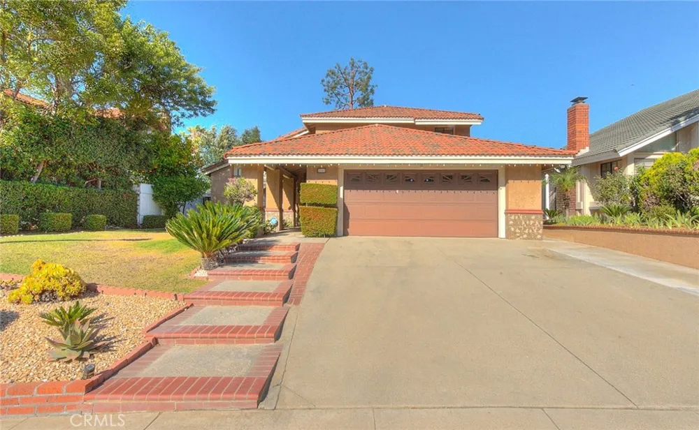 16 Sunset Ridge Pomona, CA 91766
