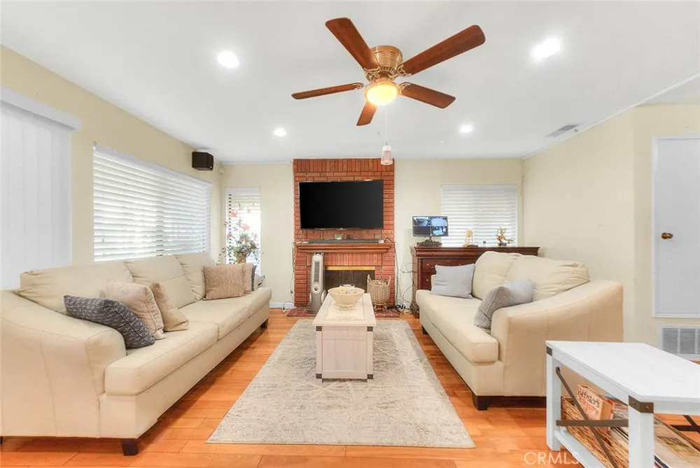 16 Sunset Ridge Pomona, CA 91766