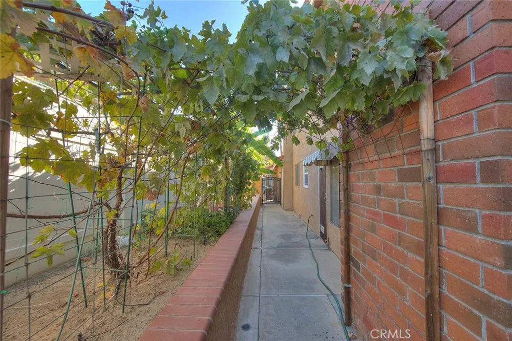 16 Sunset Ridge Pomona, CA 91766