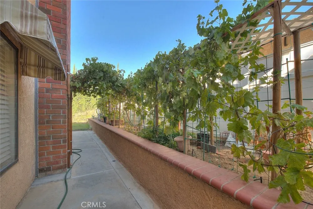 16 Sunset Ridge Pomona, CA 91766