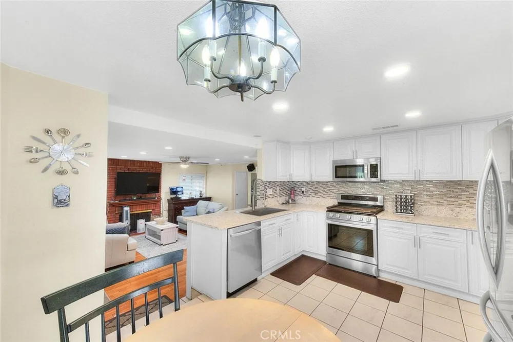 16 Sunset Ridge Pomona, CA 91766