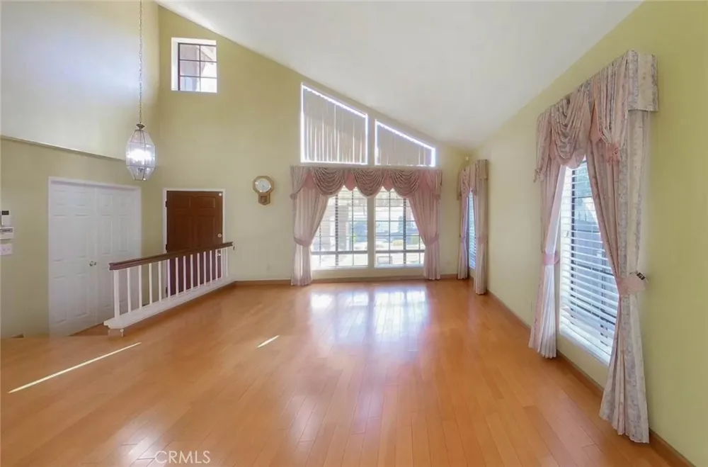 16 Sunset Ridge Pomona, CA 91766