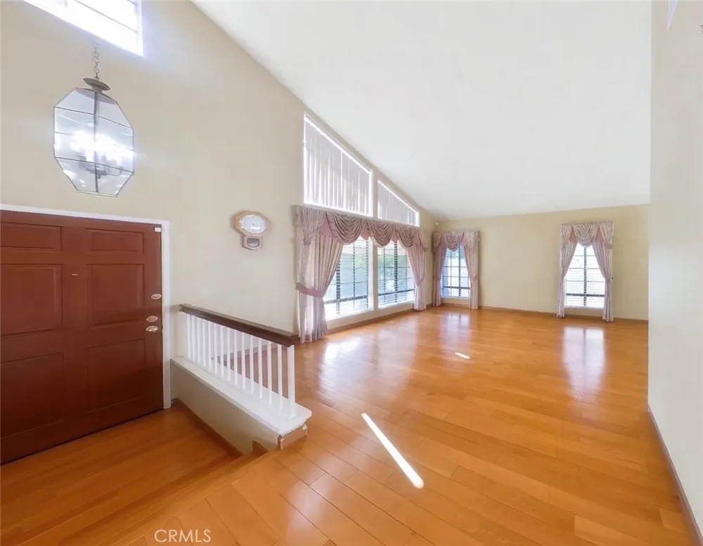 16 Sunset Ridge Pomona, CA 91766