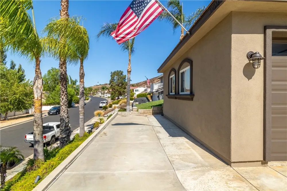 31028 Emperor Drive Canyon Lake, CA 92587