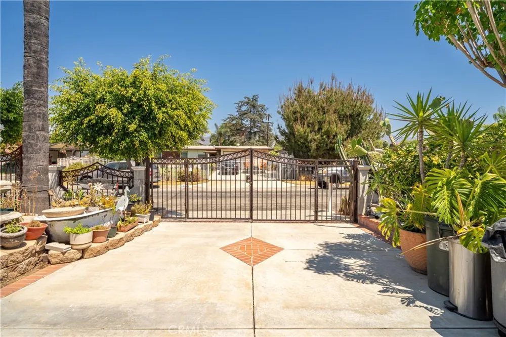 18438 E Citrus Edge Azusa, CA 91702
