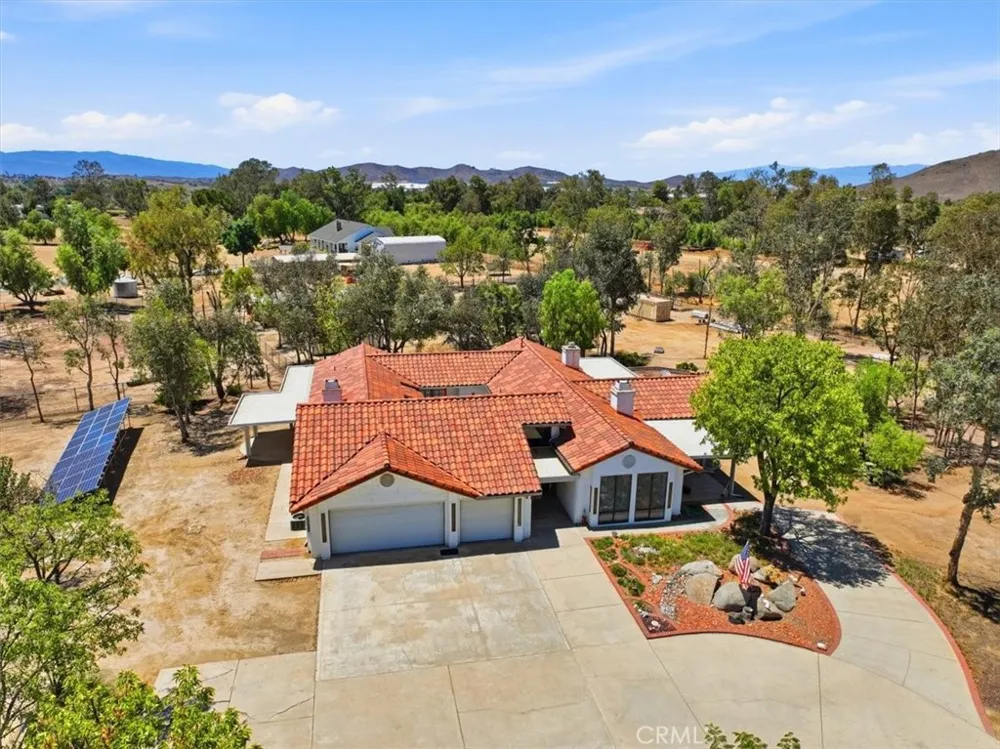 22801 Norbert Street Lake Mathews, CA 92570